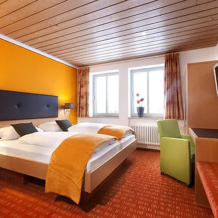 Waldhorn Hotel 3*