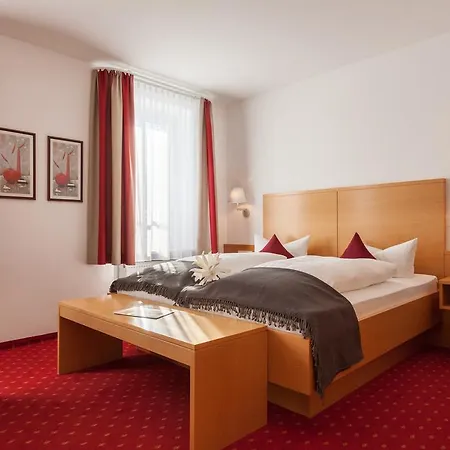 Waldhorn Hotel 3*
